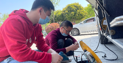304.cam永利集团(中国)有限公司正能量：职工抢修献血车，好人好事成风景！