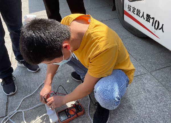 304.cam永利集团(中国)有限公司正能量：职工抢修献血车，好人好事成风景！