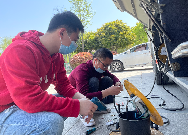 304.cam永利集团(中国)有限公司正能量：职工抢修献血车，好人好事成风景！